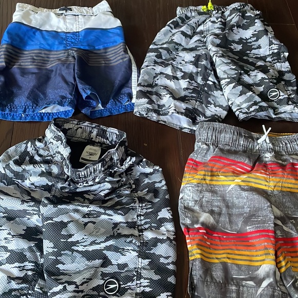 4 boys bathing suits for 1 price size 6 - Picture 10 of 10